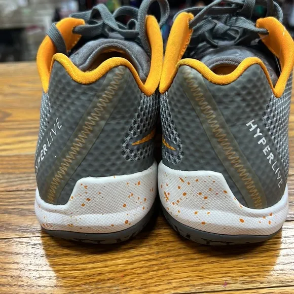 NIKE | Hyperlive EP Cool grey/orange shoes/sneakers