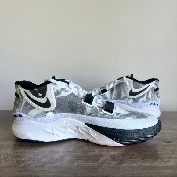 Nike Kyrie 8 Men's Shoe Size 11.5 #B1385