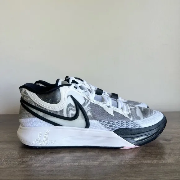 Nike Kyrie 8 Men's Shoe Size 11.5 #B1385