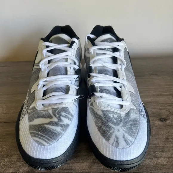 Nike Kyrie 8 Men's Shoe Size 11.5 #B1385