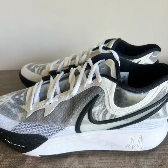 Nike Kyrie 8 Men's Shoe Size 11.5 #B1385