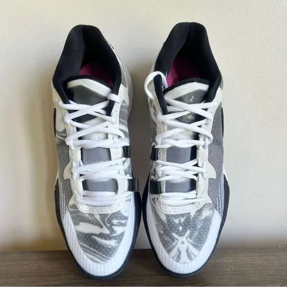 Nike Kyrie 8 Men's Shoe Size 11.5 #B1385