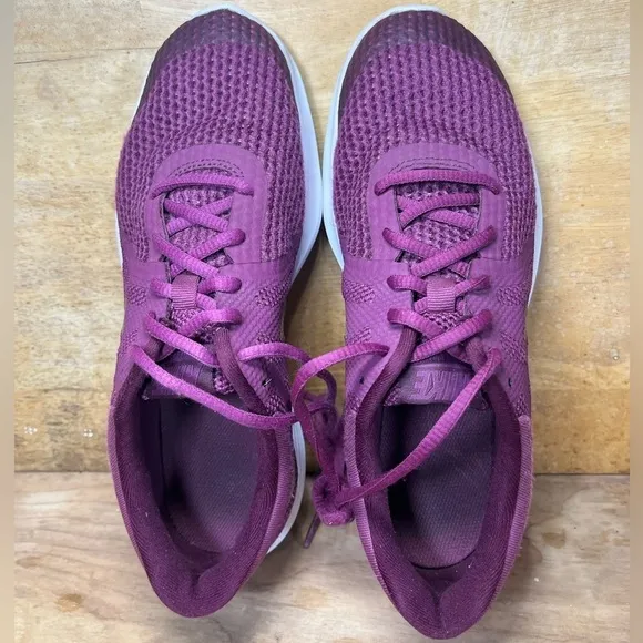 Nike Revolution 4 Womens Size 7.5 (6Y) Running Shoes Tea Berry/Metallic Gold