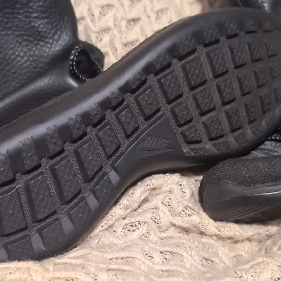 Nike Roshe 2 Hi Flyknit Slouch Black Leather Athletic Boots
