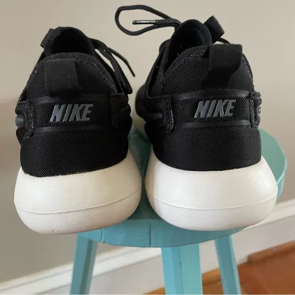 Nike Roshe Run Two Black Anthracite 854931-002 Women’s Size 8