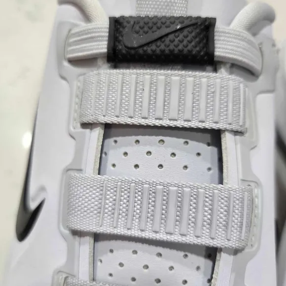 Nike Tiger Wood Golf Spiked White Shoes