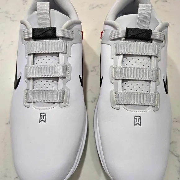 Nike Tiger Wood Golf Spiked White Shoes