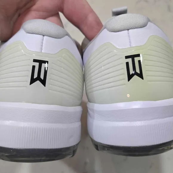 Nike Tiger Wood Golf Spiked White Shoes