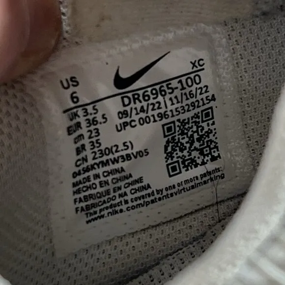 NikeCourt Air Zoom Vapor 11 Women Size 6 White Black Womens Tennis Shoe Sneaker