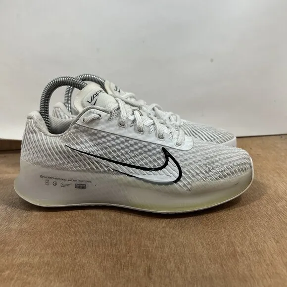 NikeCourt Air Zoom Vapor 11 Women Size 6 White Black Womens Tennis Shoe Sneaker