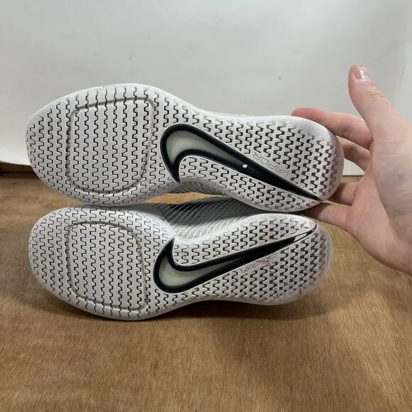 NikeCourt Air Zoom Vapor 11 Women Size 6 White Black Womens Tennis Shoe Sneaker