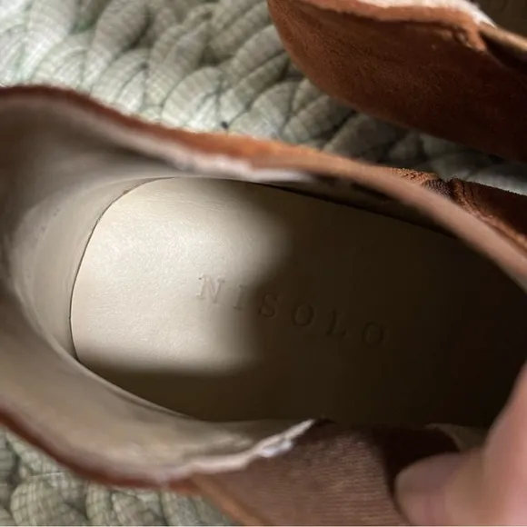 Nisolo Leather Pull On Nutmeg Brown Suede Almond Toe Flat Chelsea Ankle Boots
