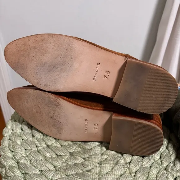 Nisolo Leather Pull On Nutmeg Brown Suede Almond Toe Flat Chelsea Ankle Boots