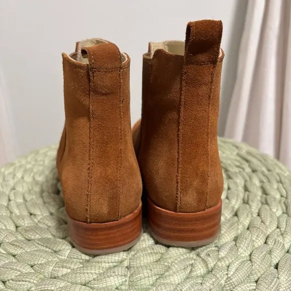 Nisolo Leather Pull On Nutmeg Brown Suede Almond Toe Flat Chelsea Ankle Boots