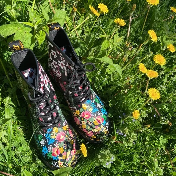 NWOB Dr. Martens 1460 Pascal Floral Mash Up Leather Lace Up Boots Women's Size 6