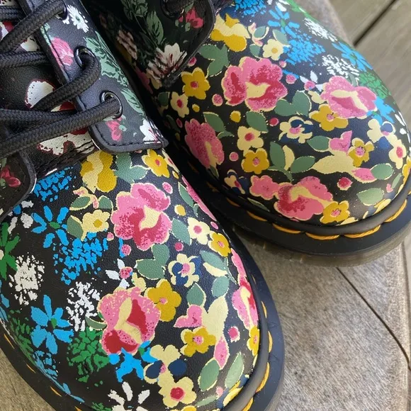 NWOB Dr. Martens 1460 Pascal Floral Mash Up Leather Lace Up Boots Women's Size 6