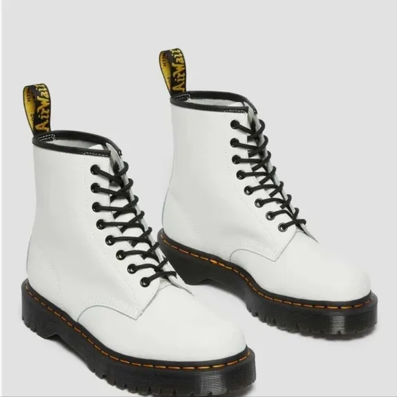 NWOB Dr. Martin's 1460 Bex White Smooth Leather Lace Up Boots Size 7