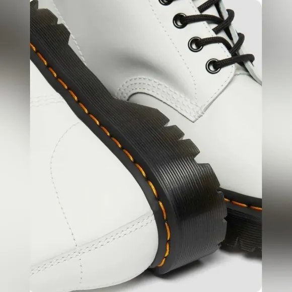 NWOB Dr. Martin's 1460 Bex White Smooth Leather Lace Up Boots Size 7
