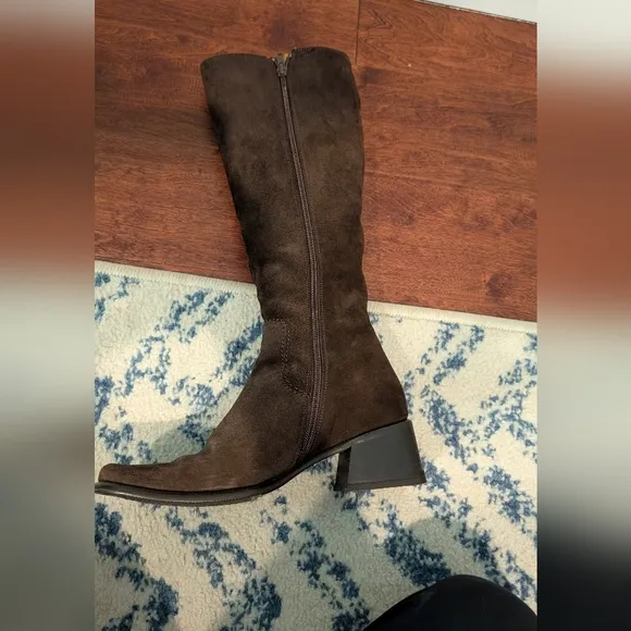 NWOB Saks Fifth Avenue Italian Made Chocolate Brown Knee-High Suede Boots Size 7