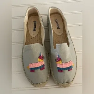 NWOT Saludos Womens Boho Size 7 Flat Pinada Llama Pale Blue Gorpcore Shoes
