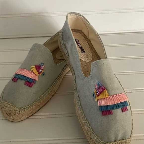 NWOT Saludos Womens Boho Size 7 Flat Pinada Llama Pale Blue Gorpcore Shoes