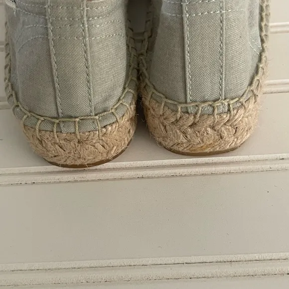 NWOT Saludos Womens Boho Size 7 Flat Pinada Llama Pale Blue Gorpcore Shoes