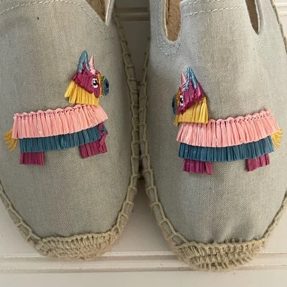 NWOT Saludos Womens Boho Size 7 Flat Pinada Llama Pale Blue Gorpcore Shoes