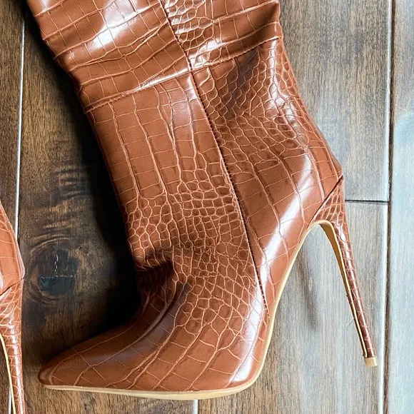 NWOT Sexy Stiletto Knee High Faux Leather Boots - Size 7-1/2 (38)