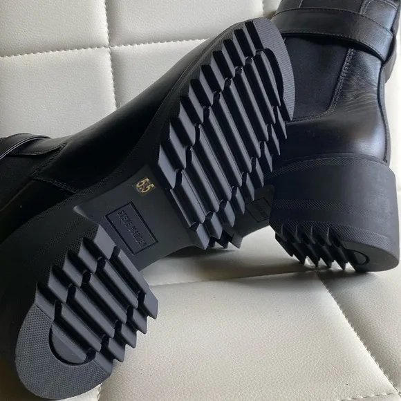 NWOT Steve Madden Gates Ankle Boots
