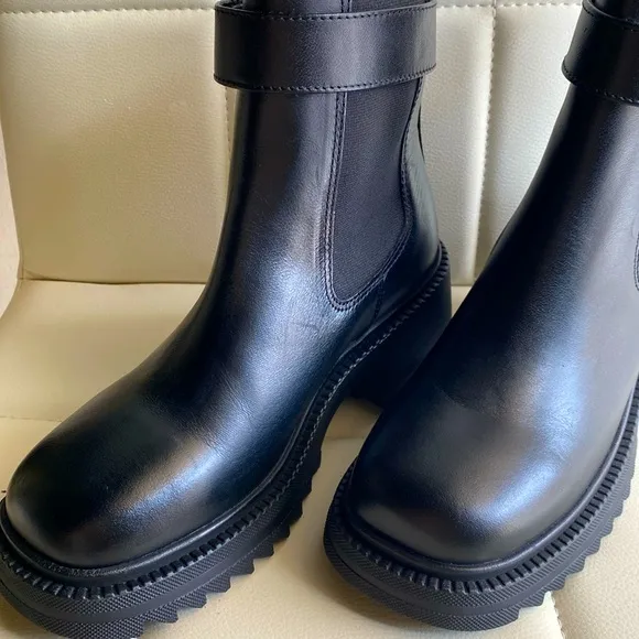 NWOT Steve Madden Gates Ankle Boots