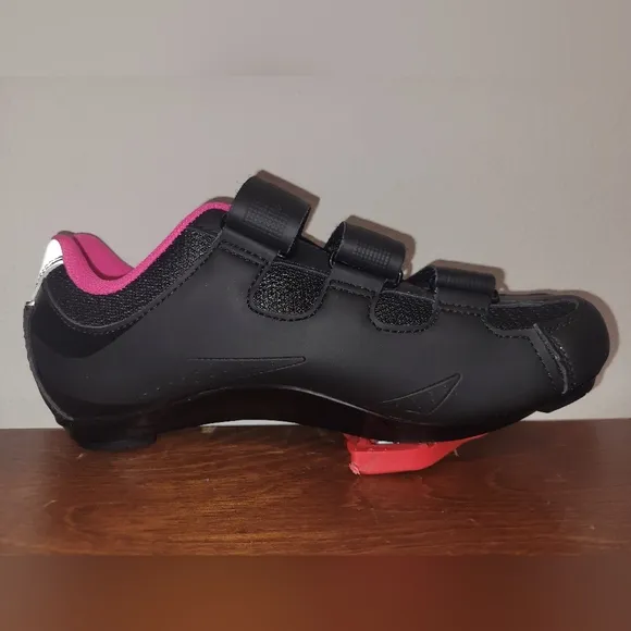 NWOT Tommaso Cycling Shoes With Cleats Size 7 Women's Black/Pink