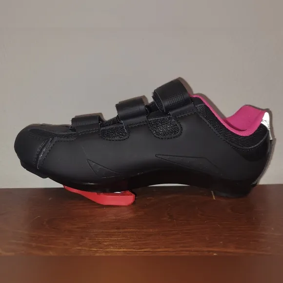 NWOT Tommaso Cycling Shoes With Cleats Size 7 Women's Black/Pink