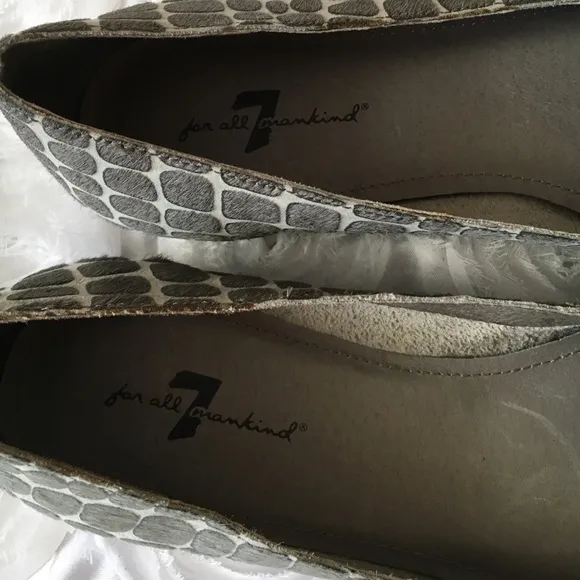 NWT  7 For All Mankind flat shoes