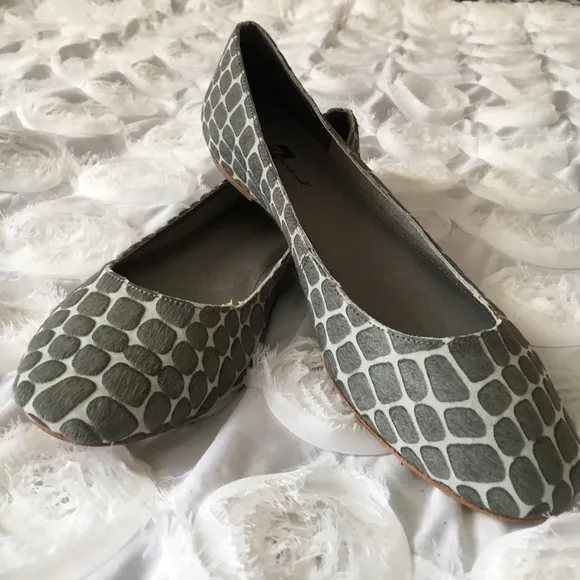 NWT  7 For All Mankind flat shoes