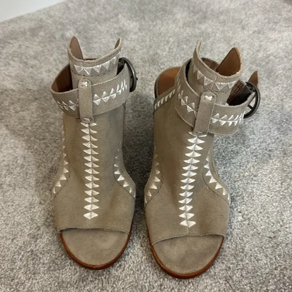 NWT Anthropologie Bernardo Harper Embroidered heels size 7.5