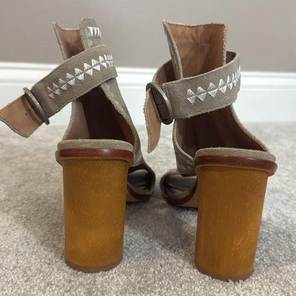 NWT Anthropologie Bernardo Harper Embroidered heels size 7.5