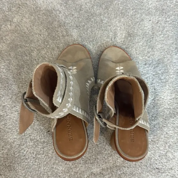 NWT Anthropologie Bernardo Harper Embroidered heels size 7.5