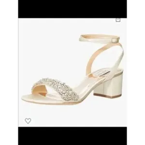 NWT BADGLEY MISCHKA Womens Ivory Beige Jada Toe Block Heel Sandals Shoes 8