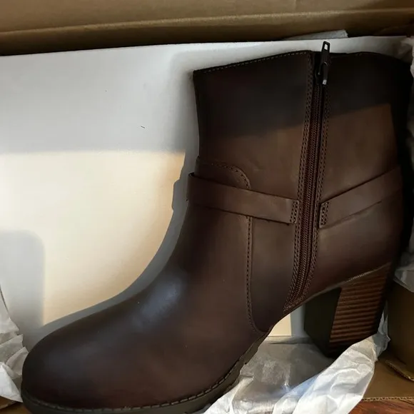 NWT Clarks Verona Rock Ankle Leather Boots 11 Brown Women's Heeled Western