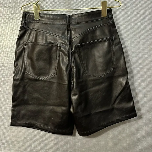 NWT Gap Faux Leather Bermuda Black Flat Front Shorts Size 29 / 8 Regular