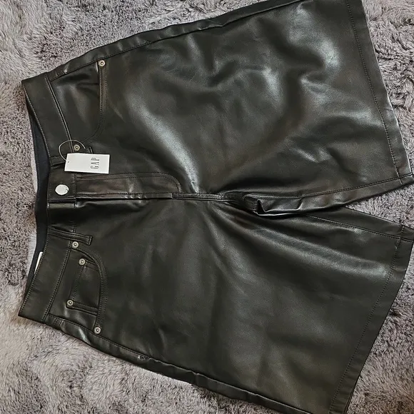 NWT Gap Faux Leather Bermuda Black Flat Front Shorts Size 29 / 8 Regular