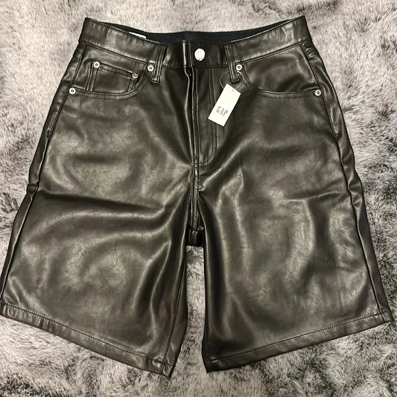 NWT Gap Faux Leather Bermuda Black Flat Front Shorts Size 29 / 8 Regular