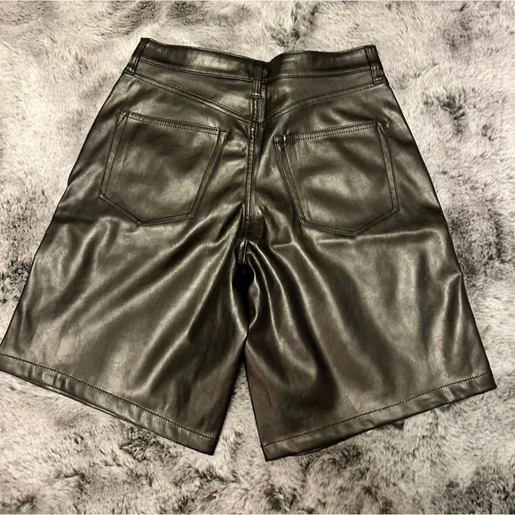 NWT Gap Faux Leather Bermuda Black Flat Front Shorts Size 29 / 8 Regular