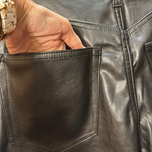 NWT Gap Faux Leather Bermuda Black Flat Front Shorts Size 29 / 8 Regular