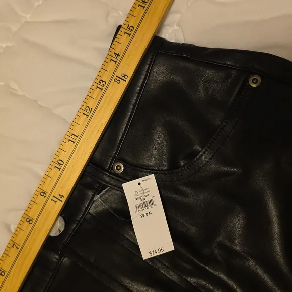 NWT Gap Faux Leather Bermuda Black Flat Front Shorts Size 29 / 8 Regular