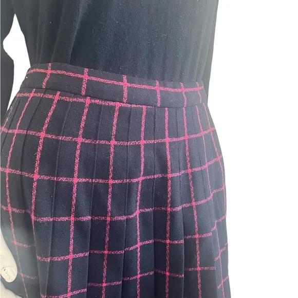 NWT Pendleton Dark Blue and Pink Wool Skirt  Size 10  Pleated &quot; Plaid Vtg
