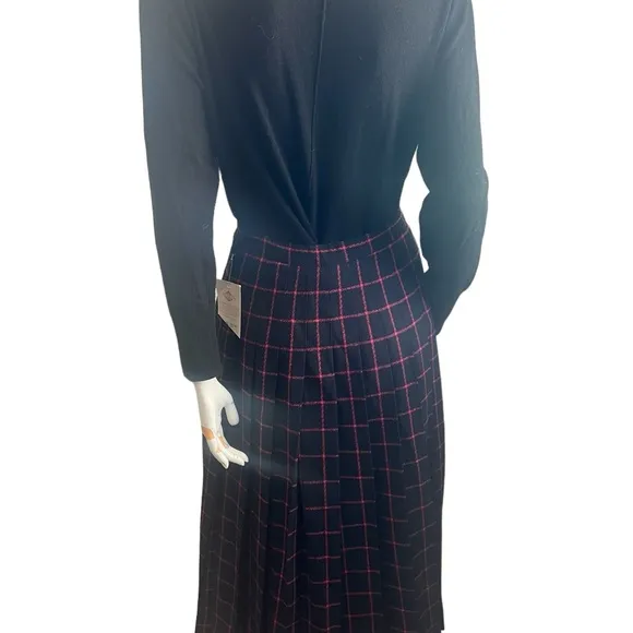 NWT Pendleton Dark Blue and Pink Wool Skirt  Size 10  Pleated &quot; Plaid Vtg