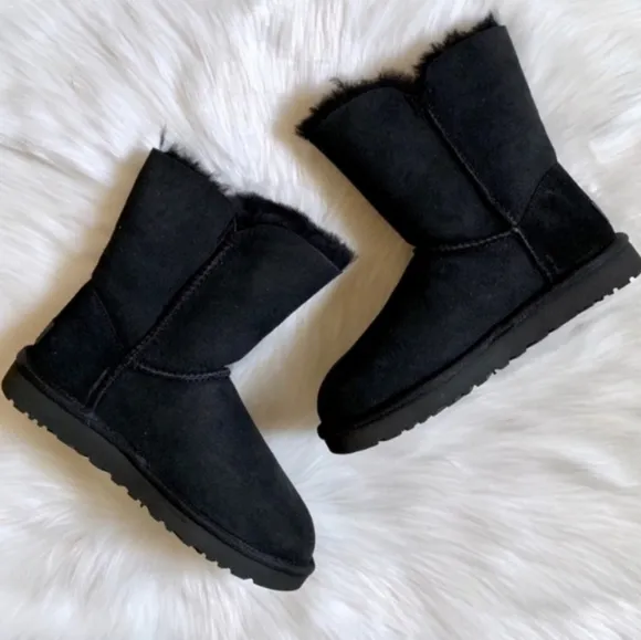 NWT Women's UGG Bailey Button II Boots NO BOX