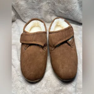 Old Friend Slipper Shoes Men's 11  5E Wide Brown Leather Shearling Lined Strap