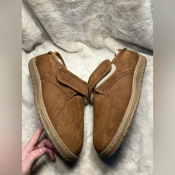 Old Friend Slipper Shoes Men's 11  5E Wide Brown Leather Shearling Lined Strap